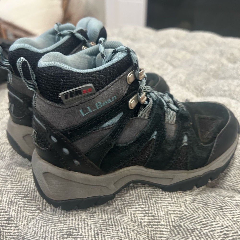 LL Bean Kids hiking boots size 1